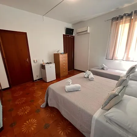 Celeste Pensión 3*